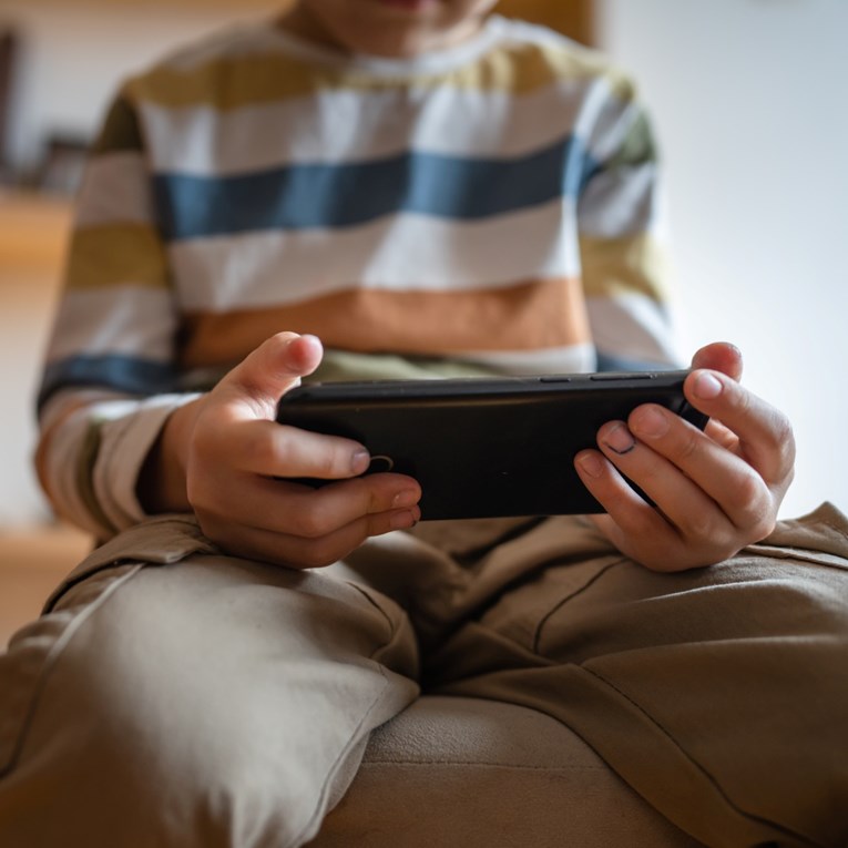 Švicarska vlast razmatra zabranu društvenih mreža za mlađe od 16