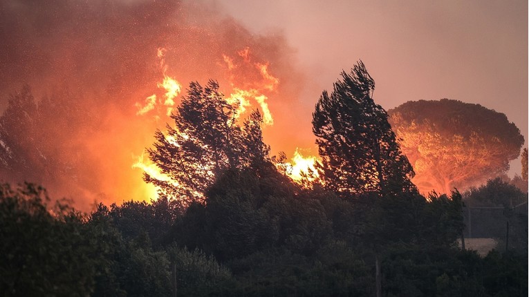 Požari bjesne na Mediteranu, poginulo više od 40 ljudi