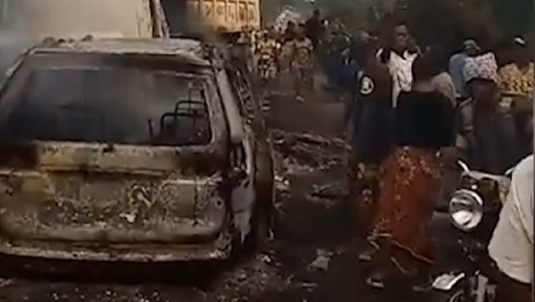 Na autocesti u Nigeriji eksplodirala cisterna s benzinom, poginulo 12 ljudi