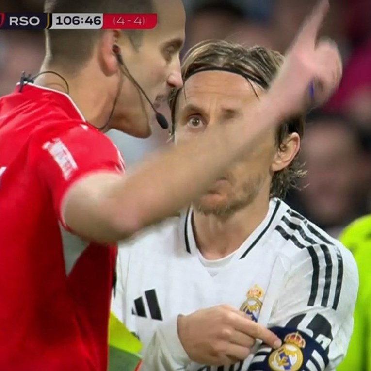 Sudac je htio maknuti Modrića od sebe. Fotografija otkriva scenu koja je uslijedila