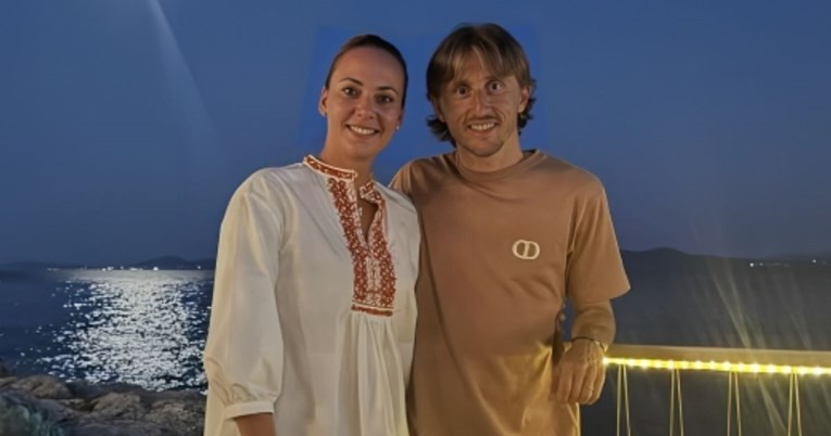 Luka Modrić objavio fotku s dočeka 2025., pozirao je sa suprugom Vanjom i djecom