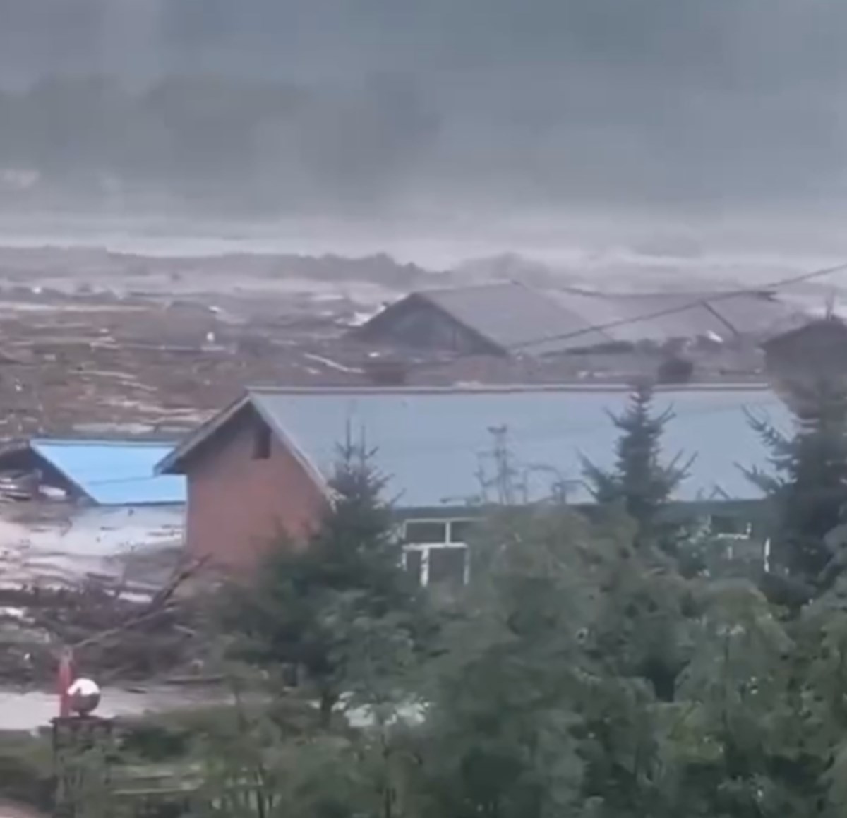 VIDEO Razorne poplave u Kini. Najmanje 10 mrtvih, više od 30 nestalih