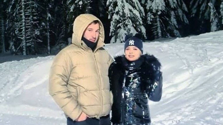 Andrea Šušnjara objavila fotku na kojoj se ljubi sa sedam godina mlađim dečkom