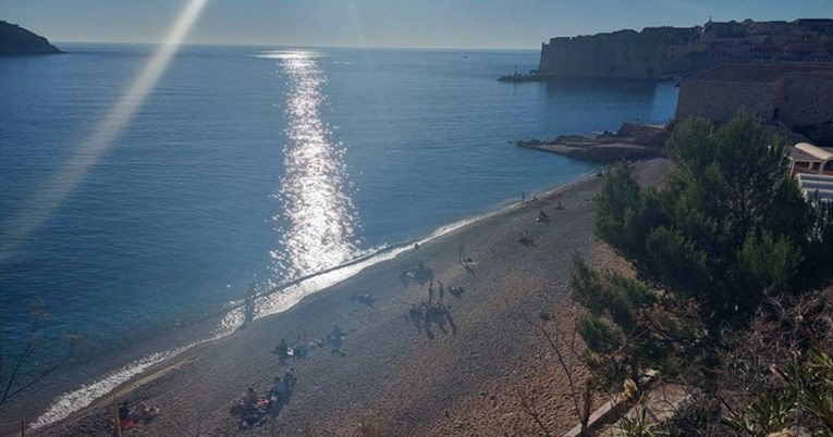 VIDEO U Dubrovniku srušen temperaturni rekord za siječanj, ljudi se kupaju