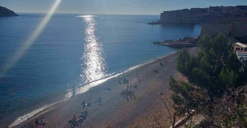 VIDEO U Dubrovniku srušen temperaturni rekord za siječanj, ljudi se kupaju