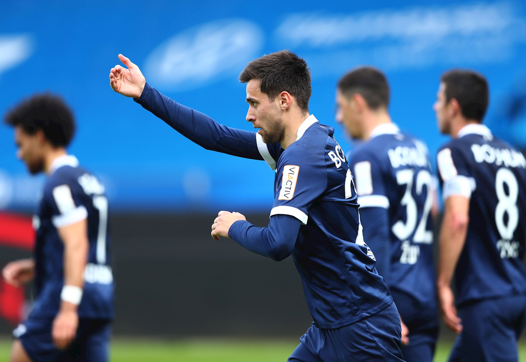 Golčina iz Bundeslige: Pogledajte kako je srpski veznjak zabio iz svoje polovice