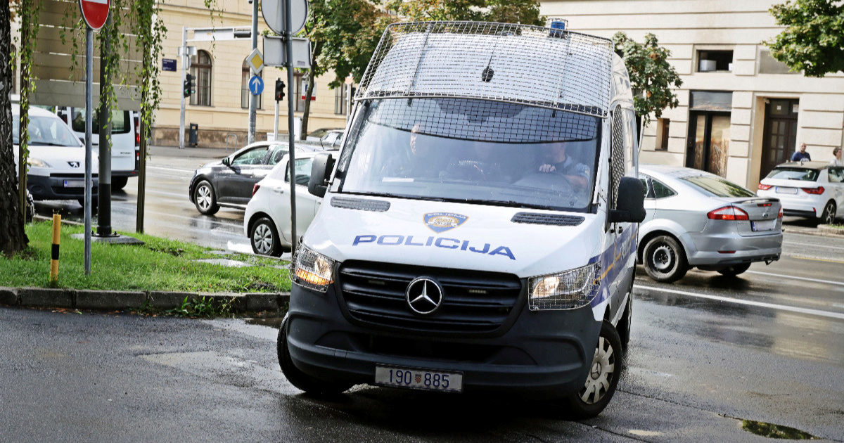 Osam uhićenih zbog korupcije, dovode ih u Uskok. Sumjiče i glavnu sestru iz Jankomira