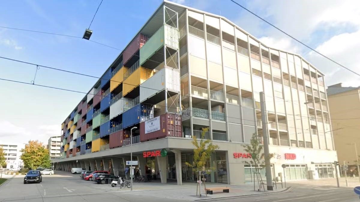 Učenike koji su bježali pred masovnim ubojicom u Grazu spasio radnik trgovine