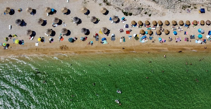 Ova plaža na Pagu oaza je mira, a svojim imenom otkriva po čemu je najpoznatija