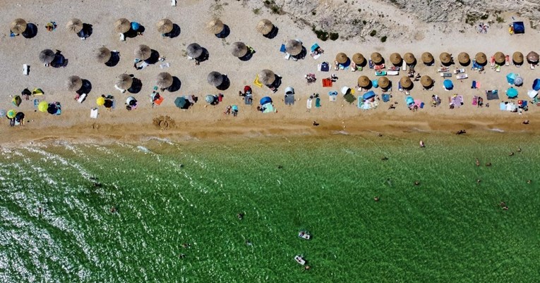 Ova plaža na Pagu oaza je mira, a svojim imenom otkriva po čemu je najpoznatija 