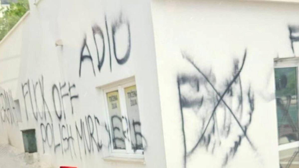 Poljaci u Dalmaciji napali čovjeka, umro je. Išarali im kuću, pogledajte