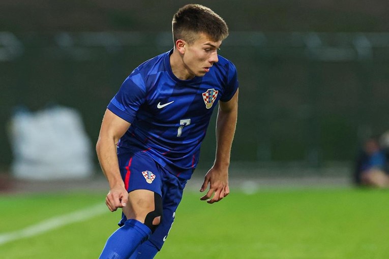 UŽIVO Veliki pritisak Hrvatske, Turci očistili loptu s crte. Jagušić opasan