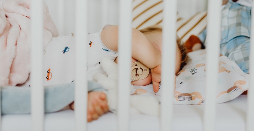 Koliko je sigurno da dijete spava s dudom? Evo na što je važno obratiti pozornost