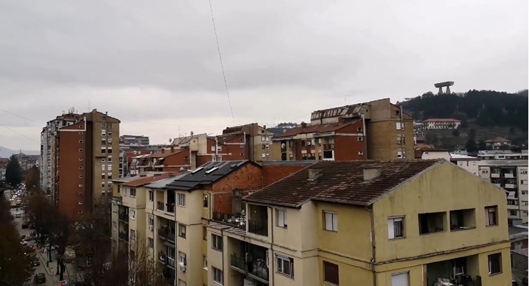 U Kosovskoj Mitrovici se oglasile sirene za uzbunu, gradom odjekivale detonacije
