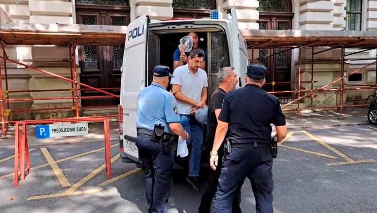 Policija i USKOK upali u autoškole u Zagrebu, 20 uhićenih. Stigla snimka privođenja