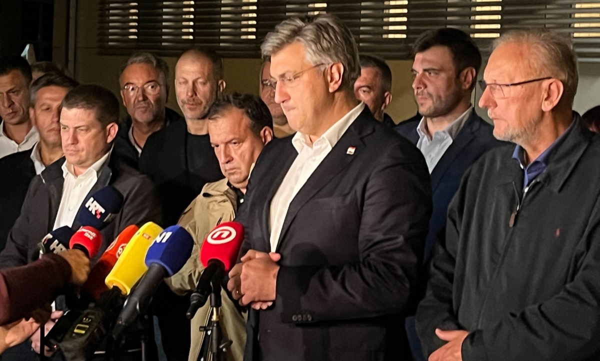 VIDEO Plenković: Moguće da ima još stradalih. Mrak je, dijelovi vlakova su razbacani
