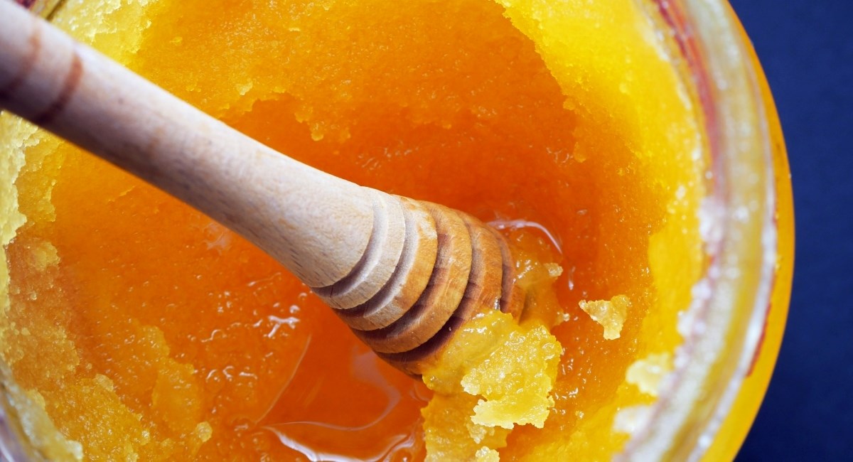 Med vam se kristalizirao? Ne bacajte ga, već ga u jednom koraku pretvorite u namaz