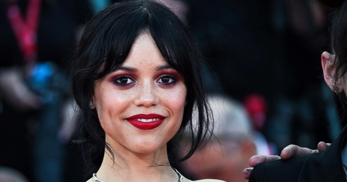 Jenna Ortega svoju besprijekornu frizuru duguje ovim proizvodima