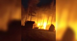 VIDEO Vjetar srušio dalekovod u BiH, nastao velik požar. Stanovnici evakuirani
