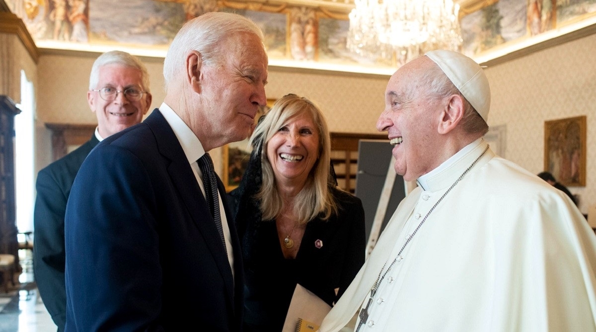 Biden se sastao s Papom dok u SAD-u traje žestoka rasprava oko abortusa