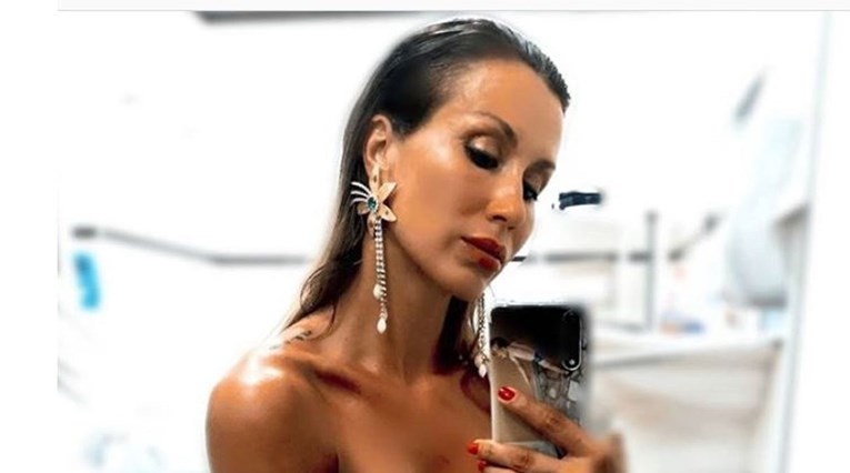 Ana Gruica objavila fotku iz zahoda u uskoj pripijenoj haljini: Skrivam se