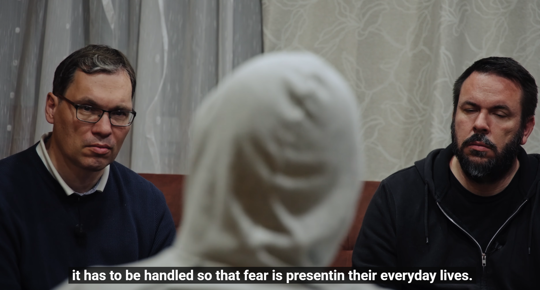 Pogledajte dokumentarac: "Orban zastrašuje birače i kupuje ih drogom i novcem"