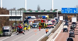 Prevrnuo se Flixbusov bus na autocesti u Njemačkoj. Najmanje 5 mrtvih, 20 ozlijeđenih