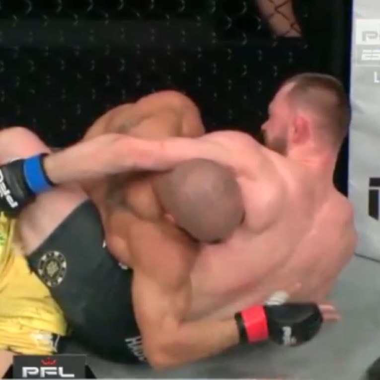 Pogledajte izrazito rijedak potez kojim je bivši UFC borac završio protivnika