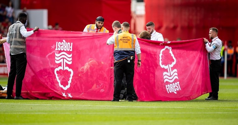 VIDEO Veznjak u Premier ligi slomio nogu. Igrači se hvatali za glavu, stadion utihnuo