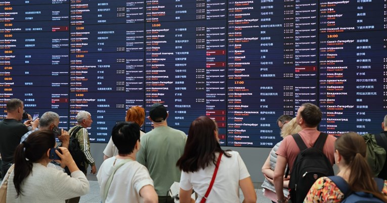 Ukrajinski napadi dronovima paralizirali osam zračnih luka u Rusiji