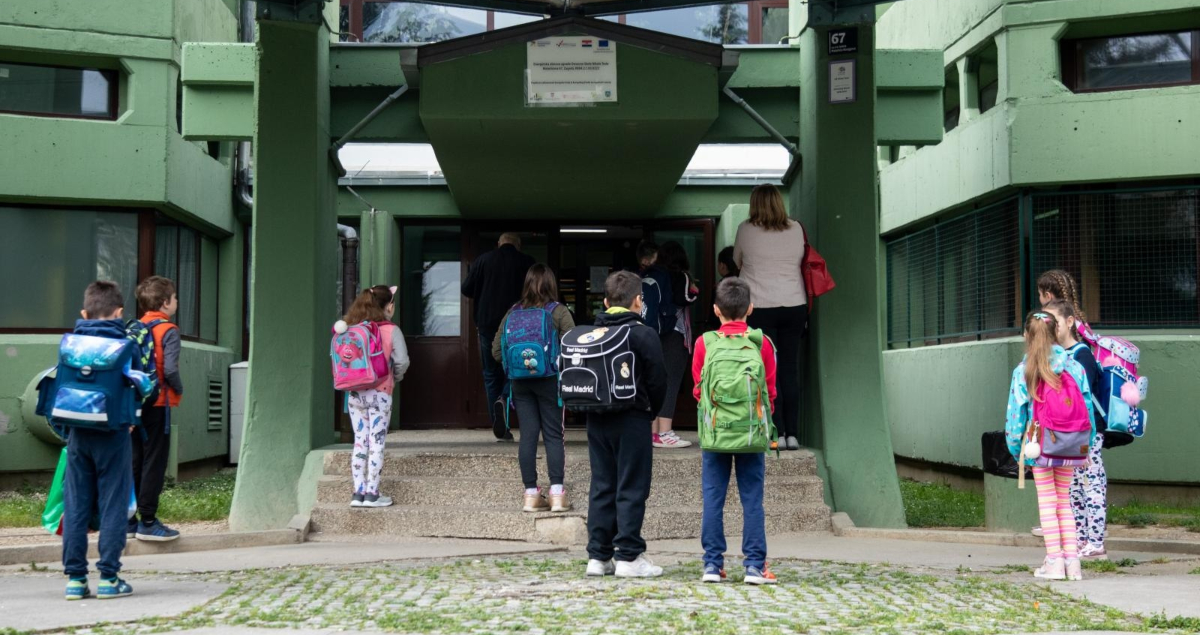 Stručnjaci odgovorili: Kolika je opasnost od zaraze koronavirusom u školama?