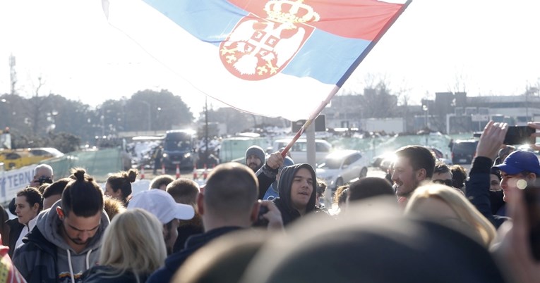 VIDEO Srbi pripremili doček Đokoviću. On bez pozdrava otišao s aerodroma