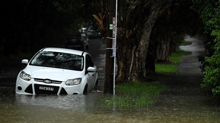 Požari i oluje pogodili Australiju