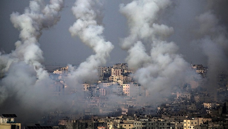 Palestinci ispalili puno raketa na dva grada. Izrael odgovorio zračnim napadima