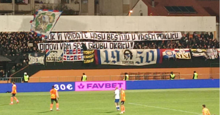 Torcida istaknula poruku za navijače Šibenika na Šubićevcu