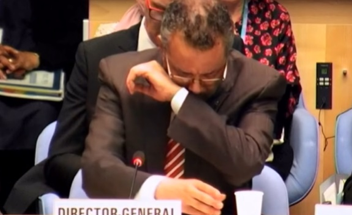 Direktor WHO-a postao hit: Ono kad se zakašlješ usred rasprave o koronavirusu