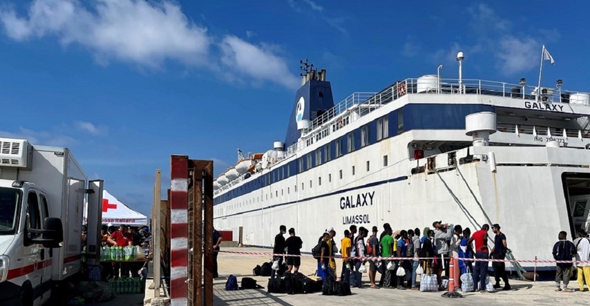 Zapalio se trajekt koji vozi od Lampeduse do Sicilije, spašeno 177 ljudi