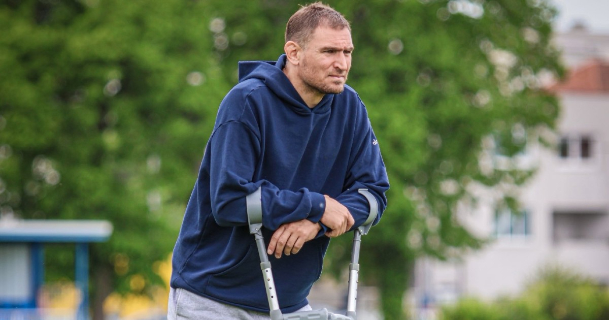 Jelavić na štakama stigao na trening Lokomotive