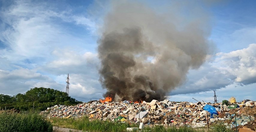 VIDEO Gori smeće u riječkom reciklažnom dvorištu