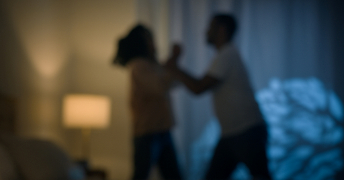 Napao ženu, udario remenom dijete u njezinom naručju pa ju davio. Ne ide u zatvor