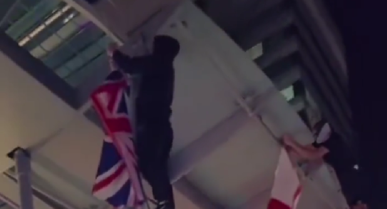 Britanski aktivisti migrantima rezali čamce. Francuska im zabranila ulazak u zemlju