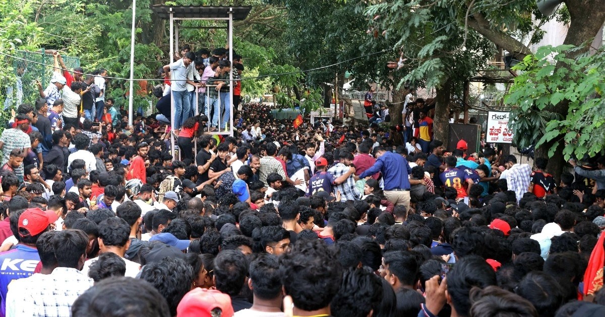 Najmanje 11 ljudi poginulo u stampedu na proslavi naslova prvaka Indije u kriketu