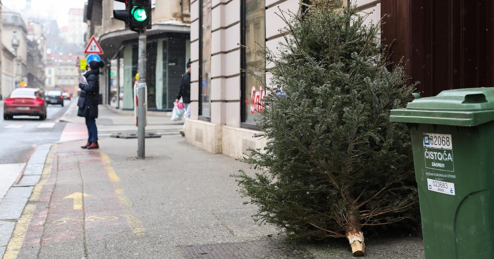 ANKETA Kada ćete raskititi božićno drvce?