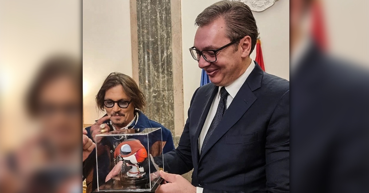 Kakvu je to točno figuricu Vučić dobio od Johnnyja Deppa?
