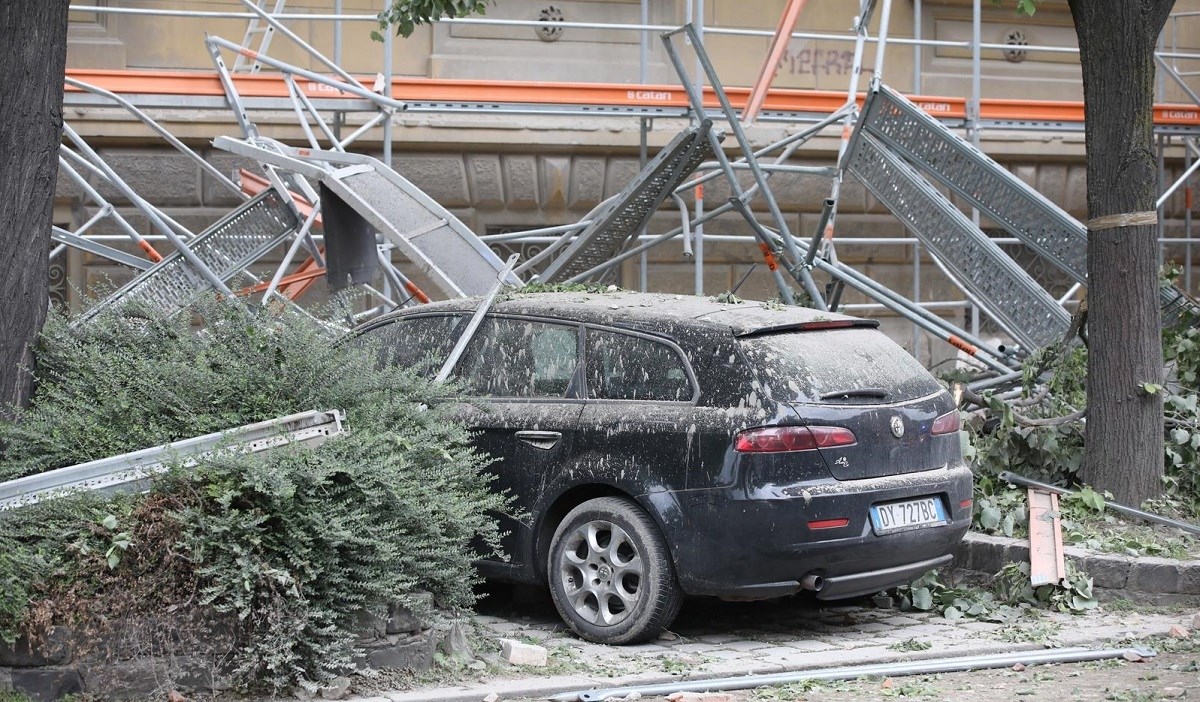 Srušio se dio zgrade u centru Zagreba, nastao prometni kolaps. Stižu novi detalji