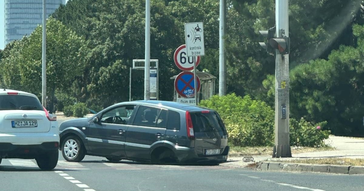 FOTO I VIDEO Prometna nesreća u Zagrebu, autu ispala osovina s kotačima