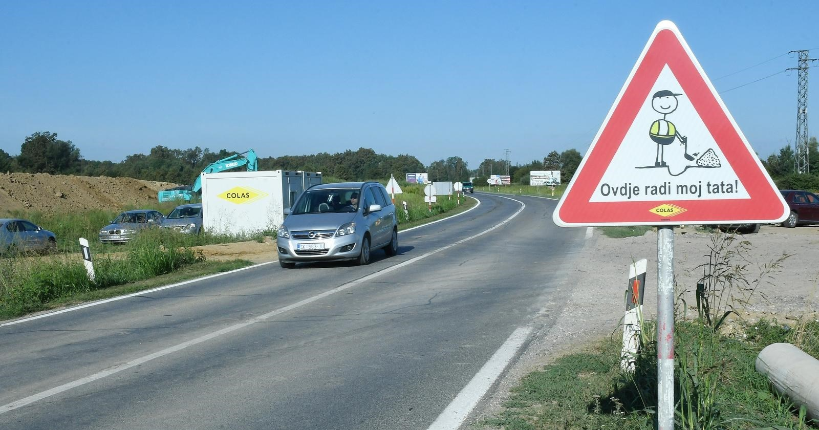 Na gradilištu kod Siska osvanuo neobičan prometni znak: "Ovdje radi moj tata"