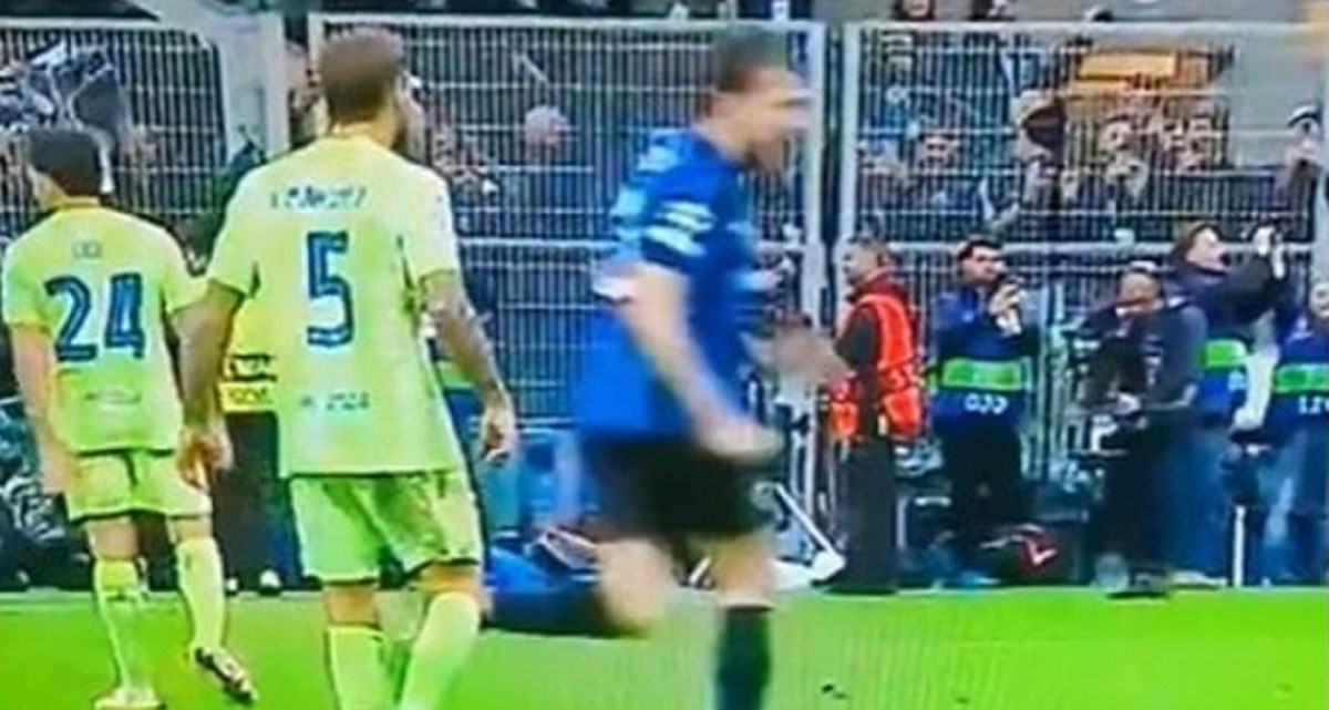 VIDEO Igrač Barce nekažnjeno pljunuo na junaka Intera: "Provocirao me slaveći gol"
