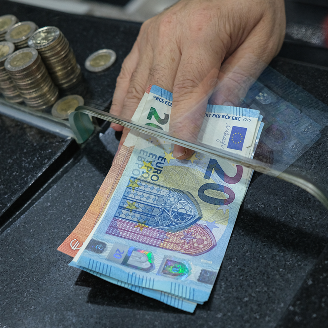Žena i muškarac došli u Slavonski Brod i plaćali lažnim novčanicama od 50 eura