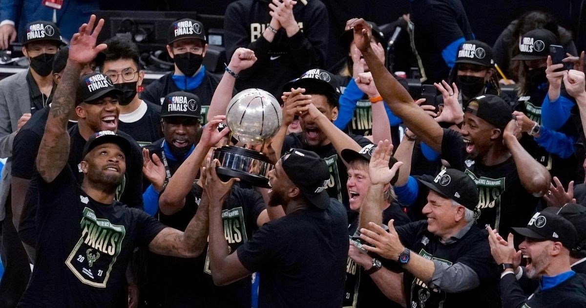 Milwaukee Bucksi u NBA finalu nakon 47 godina. I bez Giannisa sredili su Atlantu